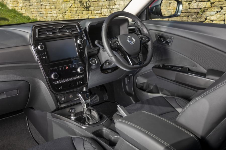 Интерьер SsangYong Tivoli Ultimate 2020 года  (UK) (фото 40 из 63)